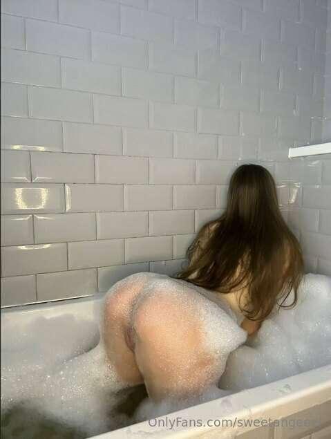 👉🏻@melissakeller                @melissakeller 
😏I WANT TO F..