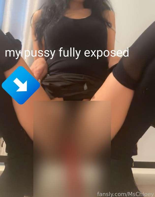let’s keep my heels on while we fuck nude. 🤭😈

#fyp #pussy #solo #young #girl #custom #sexting #videocall #ass #younggirl #college #skirt #strip 