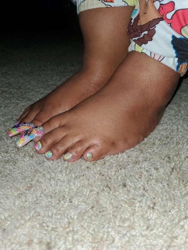 Polished 🐖 🐷 🐽 Taste my rainbow 🌈 toes Stylist beautybunny s..