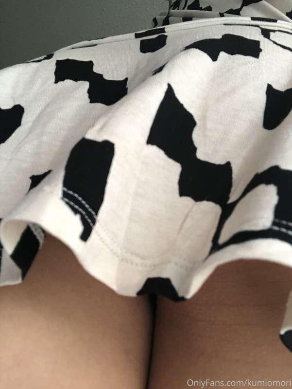 Some upskirt, no panties action😘