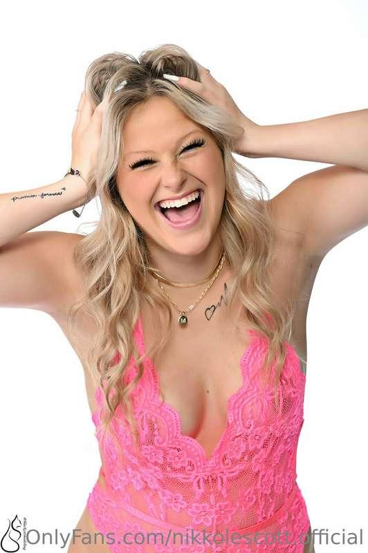 SO EXCITED!!!!  Guys, I FINALLY have my own website!!!!  Che..
