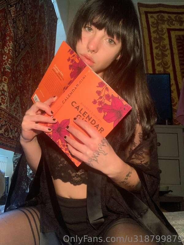 hello everyone this is Ally ur new tarot reader🎴 please join..
