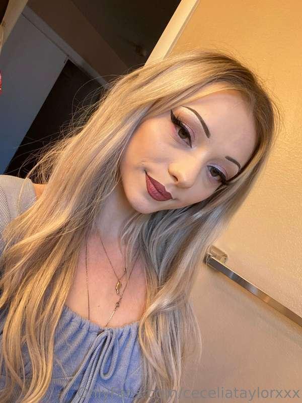 Come chat with me on my premium onlyfans💕 @ceceliataylor