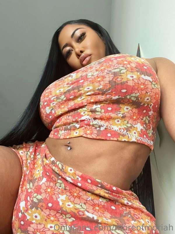How do you like this angle daddy? 🥵 Hot or Not? 🔥