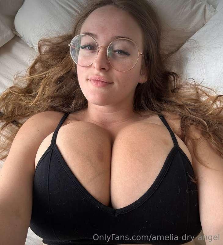 I'm going LIVE tonight on my main page @amelia-wet-angel at ..