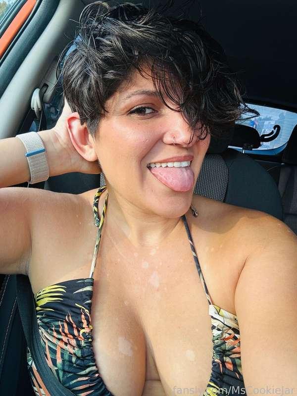 Did I mention, I LOVE summer xx 😋 Happy 4th Y'all! 


#mixed #darkhair #doubleds #bignaturals #poly #unicorn #bisexual #latinamom 
