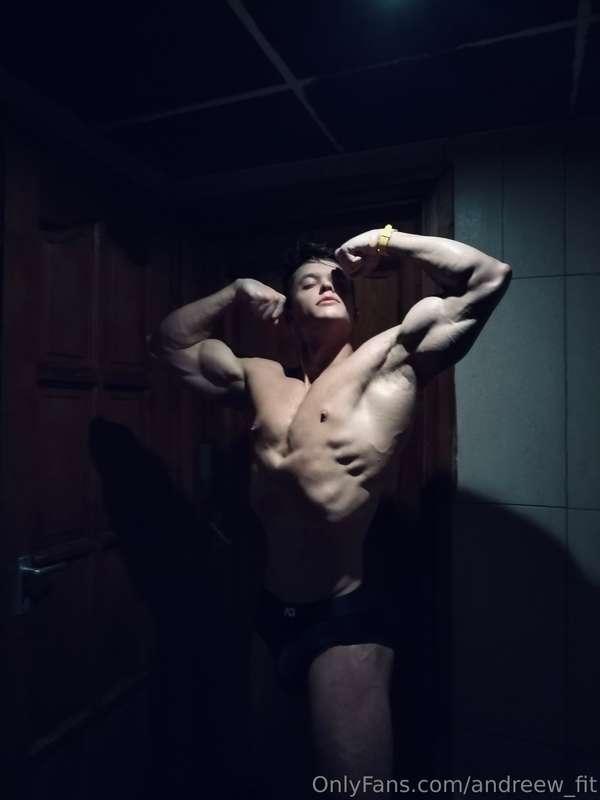 Naughty things happen in the dark😈