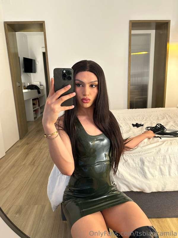 My mirror says I’m trouble. Wanna test that theory? 😈