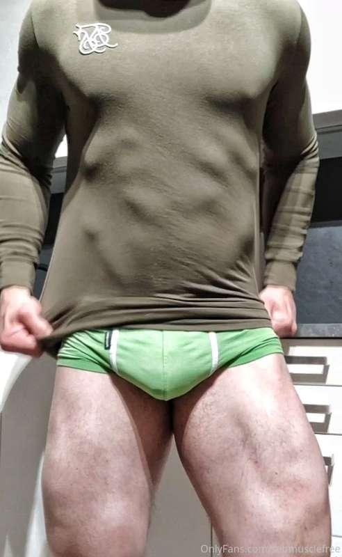 Who like tight clothes? 👅
My short video in this tshirt will..
