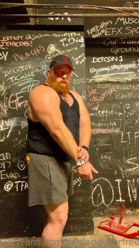 Flexin’ in the dungeon. Who wants to start licking all the s..