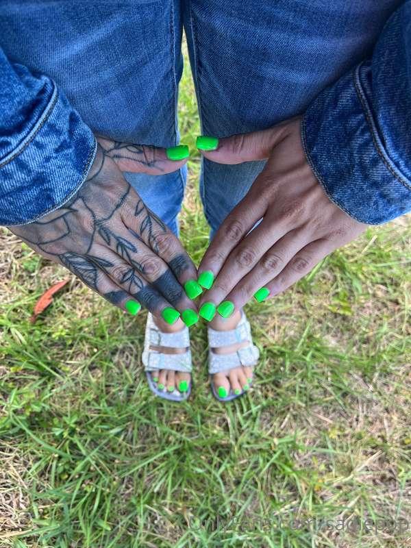 New nails 💚