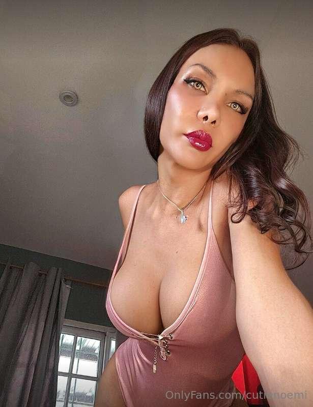 Extremely sexy Tgirl is here for you! 😝💦 Do you want to play..