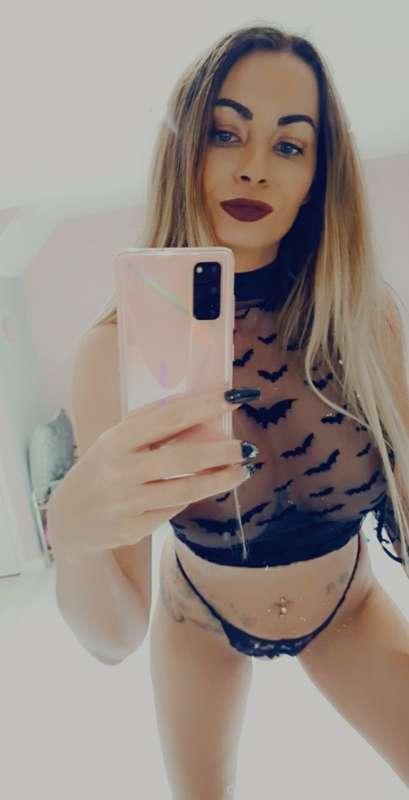 Spooky season slut 🦇😈🦇