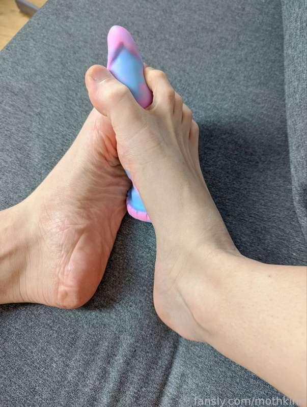 And a little something for the foot and sock lovers here as well (I know you're there!). If there's enough interest, I might just actually go for a nice footjob video... Hmmm....