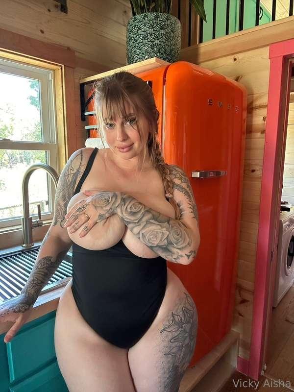 Am I your dream housewife?