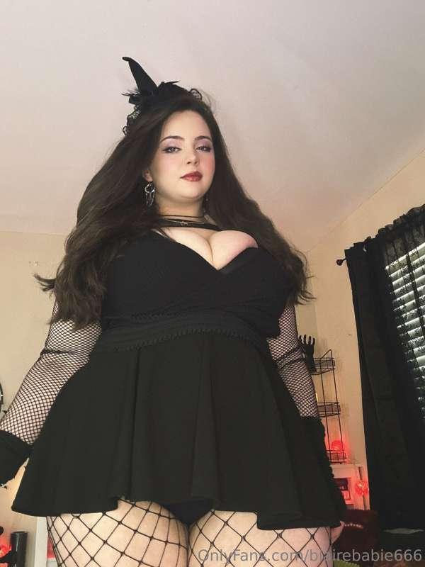 You’ve been flashed by a witch 😳🧙‍♀️🔮✨

editing a new vid 🫶🏼..