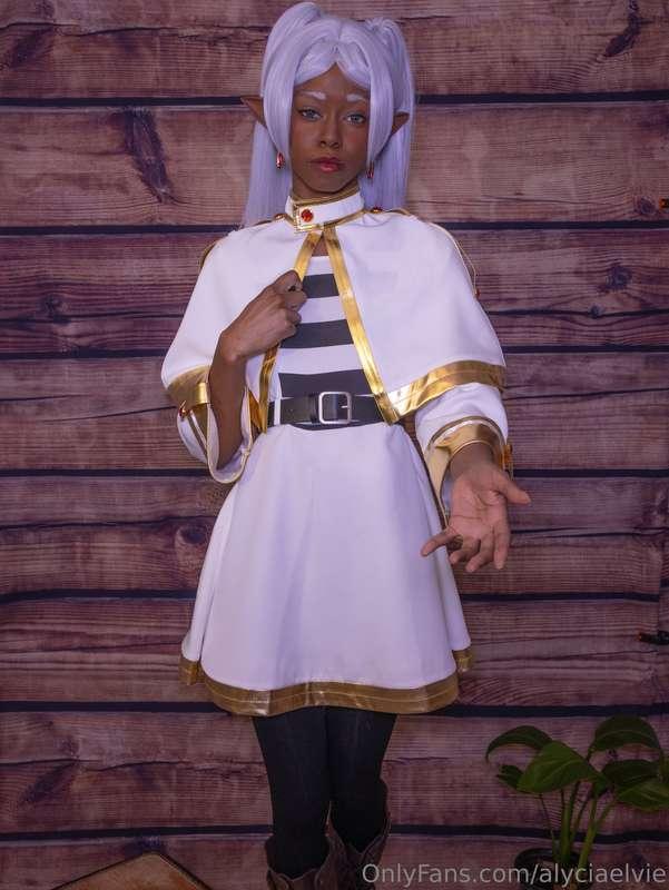 Frieren pics are ready~! She's probably my favorite elf to d..