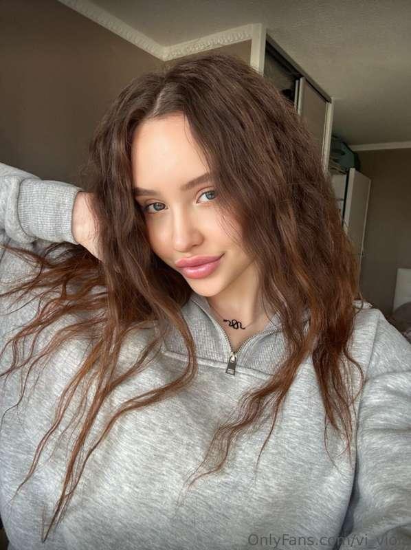🌸 FREE subscription🌸👉@vi_viola 👈 This charming girl has a ju..
