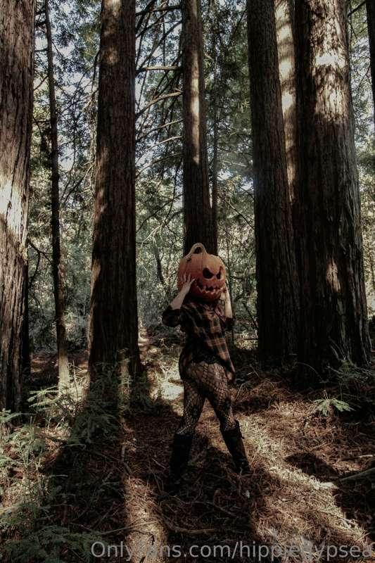 This spooky bish is never out of season 😝😝🖤