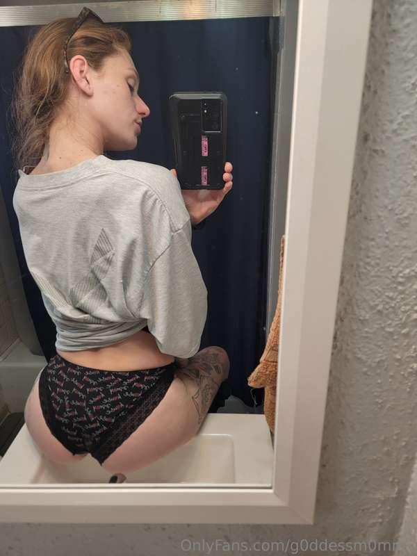 g0ddessm0mmy image #0