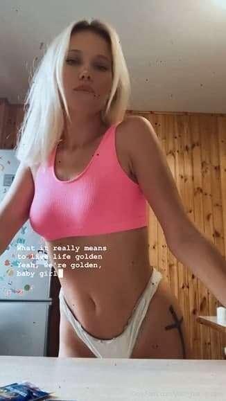 honey do you like my outfit for the kitchen? 😍