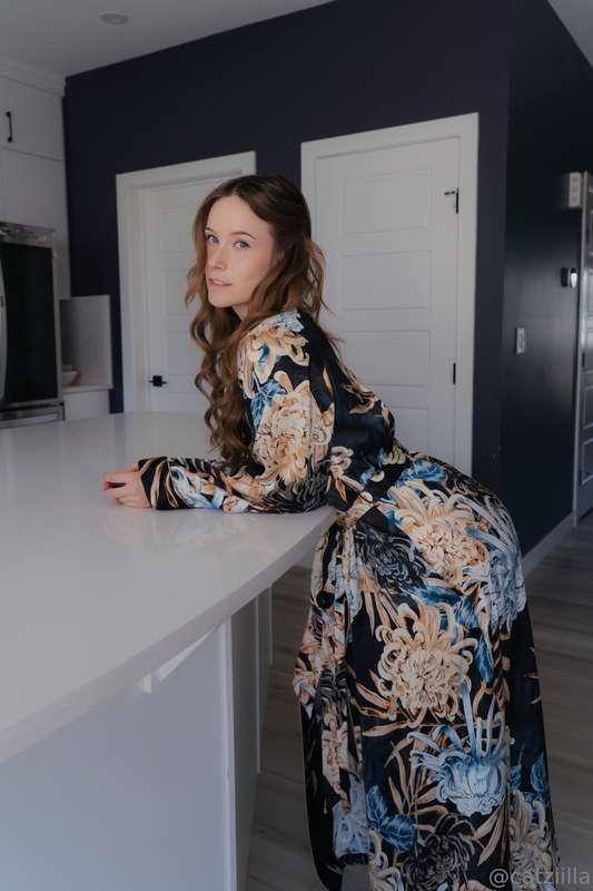 It's giving classy vampire vibes 😅