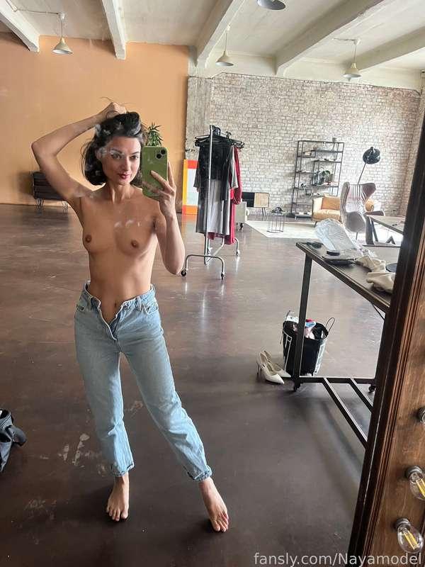 Topless and jeans 🔥🔥🔥🔥🔥🔥