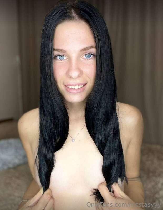 ## This hot thing @iessy_nanny 🔥 is waiting for you ❤️ She h..