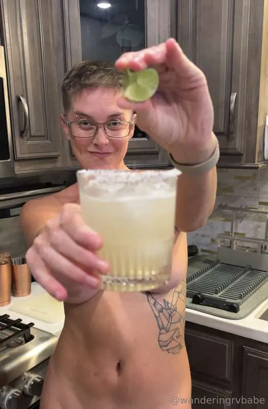 Happy Cinco de Mayo! Come lick the salt off my rim. 👅💦 #milf..