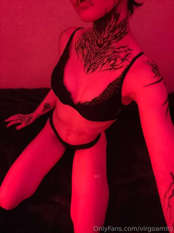 Red lights are my way of saying… I’m ready💋🍆(Check out my pr..