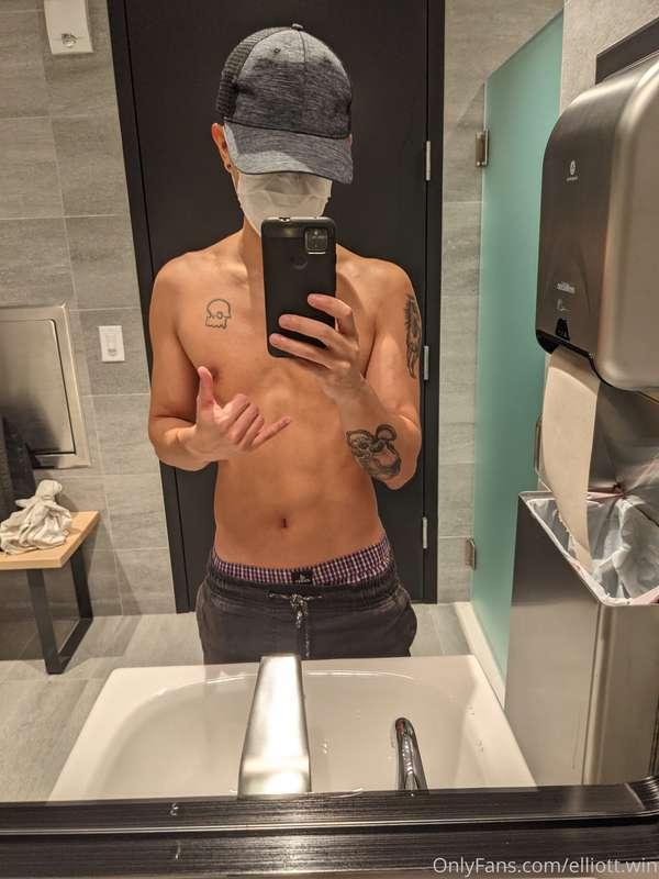 Gym bathroom pics for days.