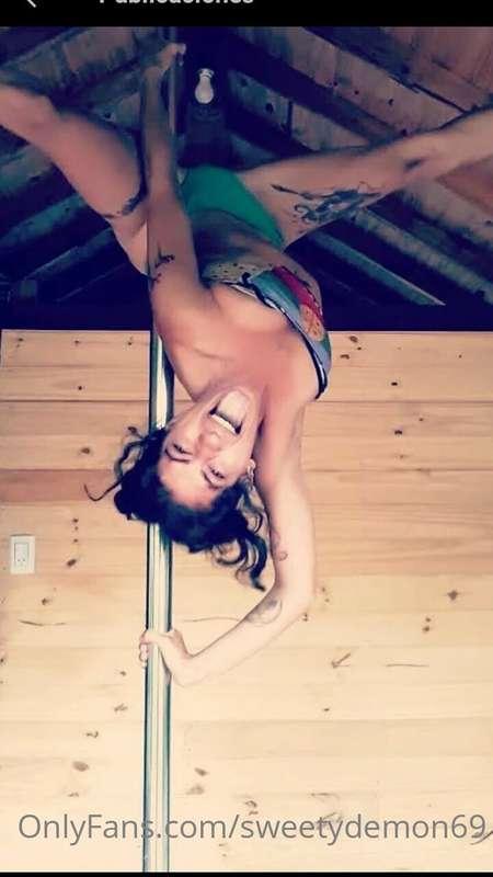 🤸‍♀️ I like to fly on hard sticks 🌿