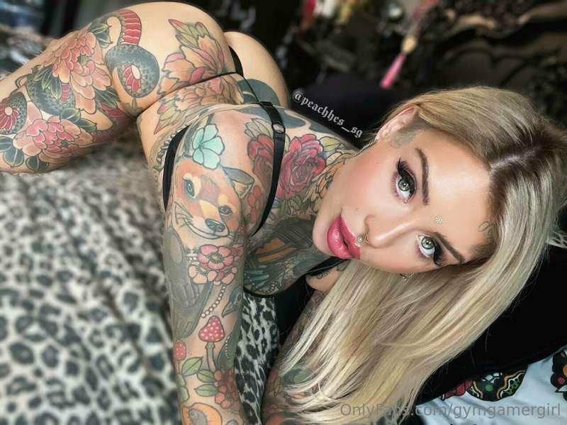Shall I make a sex tape with @peachhes_sg? 😈  SHES FREE HURR..