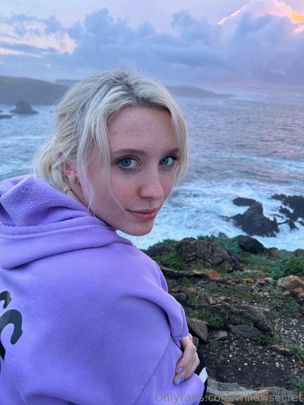 Would you watch the sunset here with me? 💕