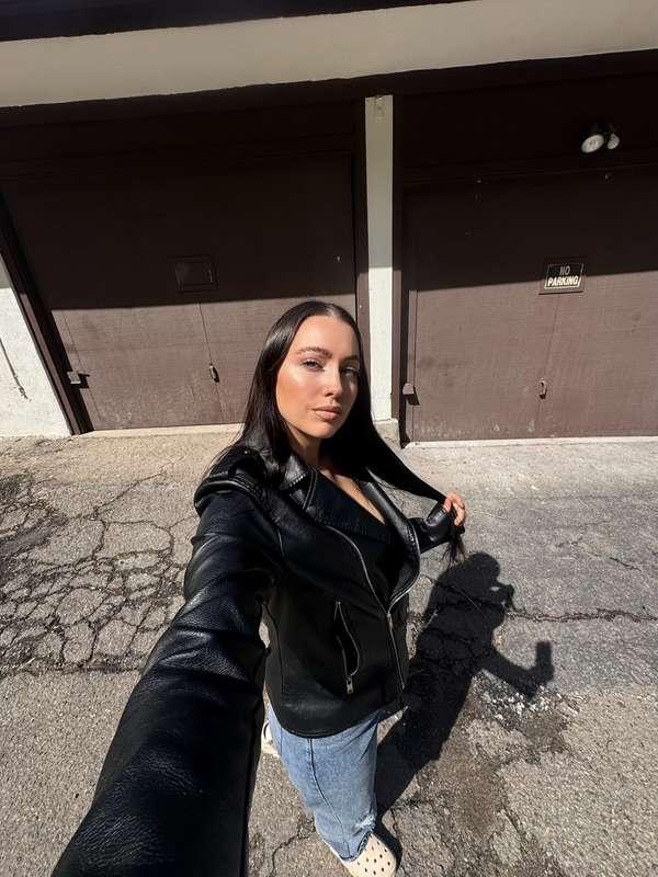 Hot mom on the run! xo 