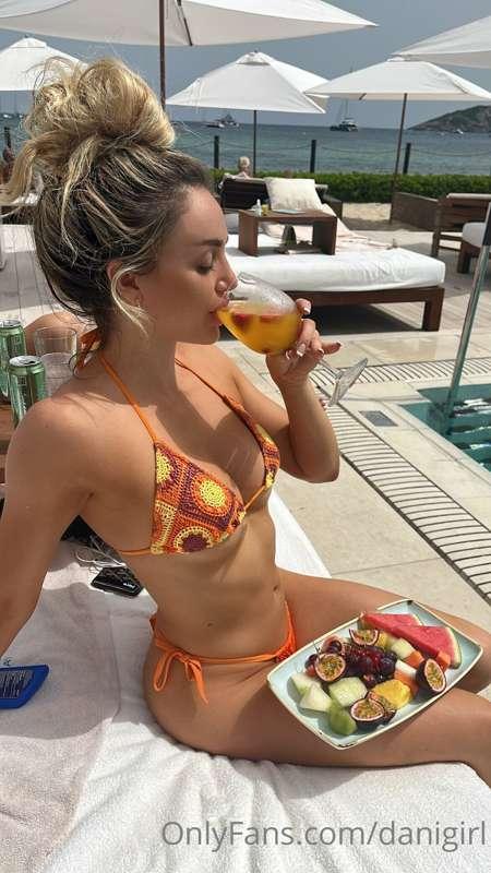 Its thirsty Thursday 😜

Lets chat and sip 😉💋💕