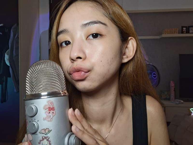 New kisses & lens licks video is up! 😋😘