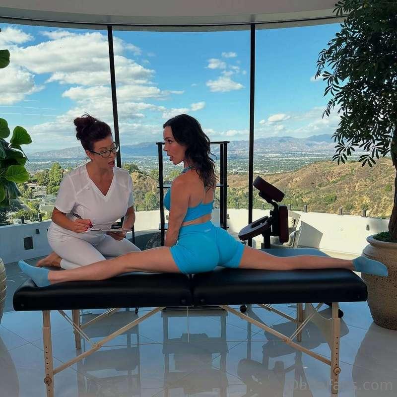 Want to see her stretch me out in the best ways possible? DM..