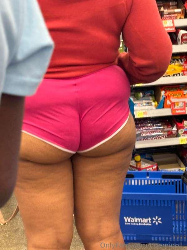 I seen some cheeks in Walmart would you fuck ?