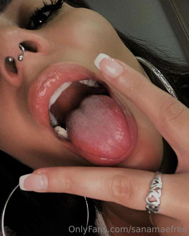 Who is online and ready to lick my pussy? 🥵
@sanamae 
@sanam..