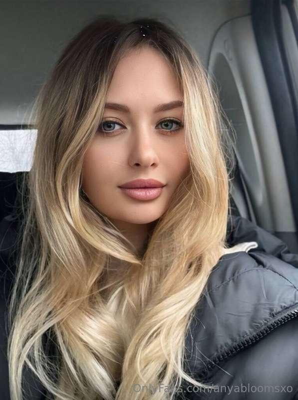 Just a friendly Ukrainian girl ➡️ 💋 @nnut_ella spreading lov..