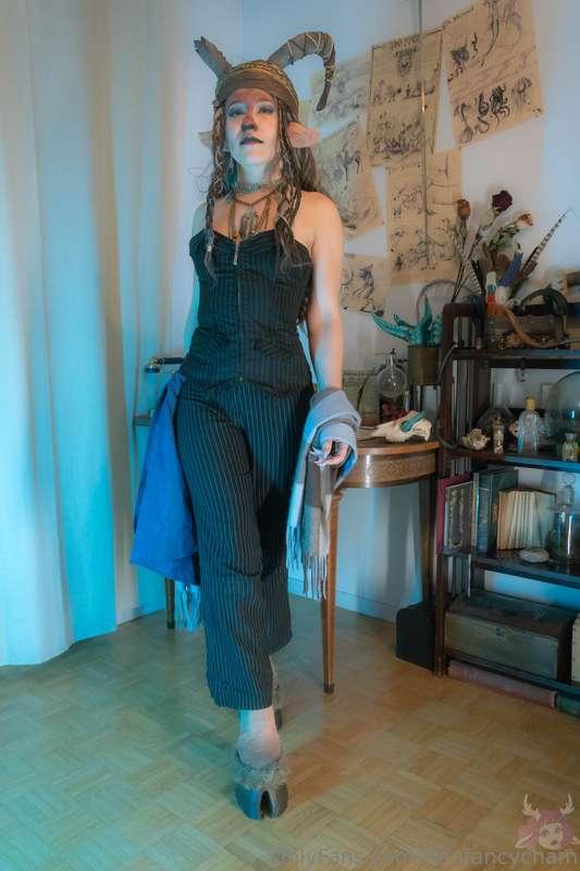 Mi-pirate mi-femme d'affaires mais 100% badass ! Half pirate..