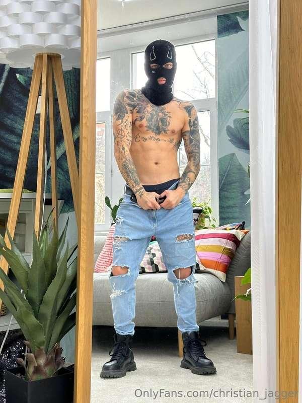 I will take you from reality and bring you to a loud orgasm ..