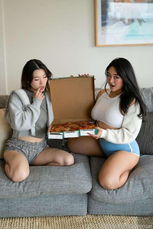 @jasmineteaa and I were sooo hungry so we decided to order a pizza but they forgot to put extra sausage on our pizza 😩 Good thing the delivery guy had one right between his legs 😈 Can you guess what kind of sauce we ended up with?

#japanese #roleplay #egirl #chinese #cum #sex #pussy #ass #tits #boobs #bj #bg #sextape #blowjob #bigtits