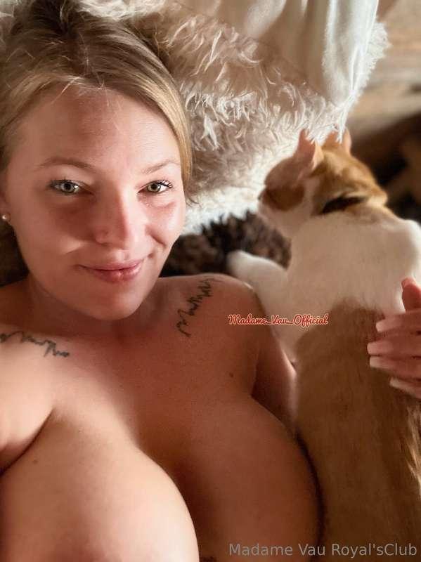 Good Morning! Sauna Time with my Cat.