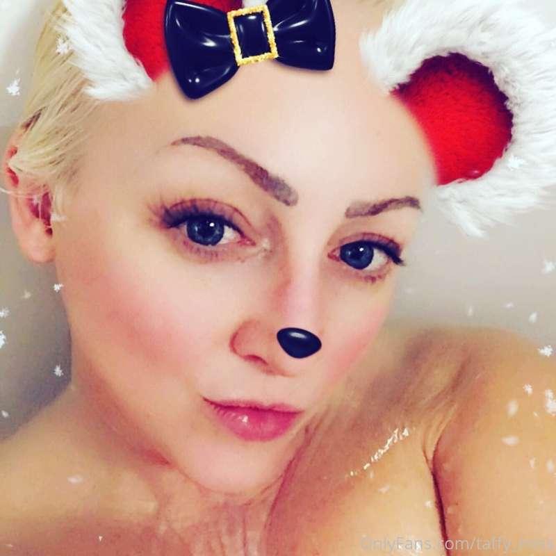 Still so poorly! Cheer me up with a gift 🎁 tip me please xx