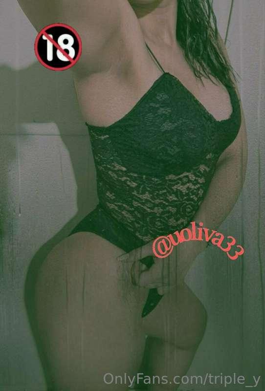 I'm gonna finger my fat pussy now! Would you lend a hand?🥰
 ..