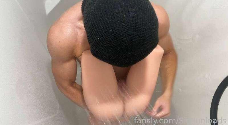 Just washing my toy and looking good while doing it ;)

#fyp #back #muscle #muscular #huge #massive #male #solo #toy #doll #shower