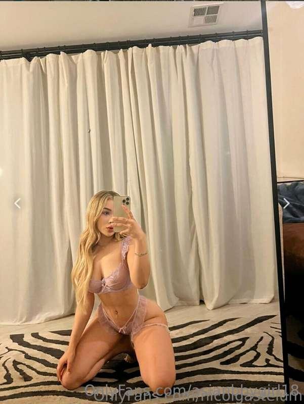 😛 LIVE STREAM RIGHT NOW 🤪  Go follow Nicol 🫶🏻✨ @nicolgastelu..
