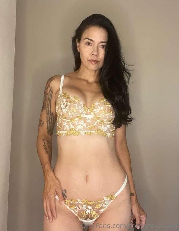 I bet you wanna take this off 💋